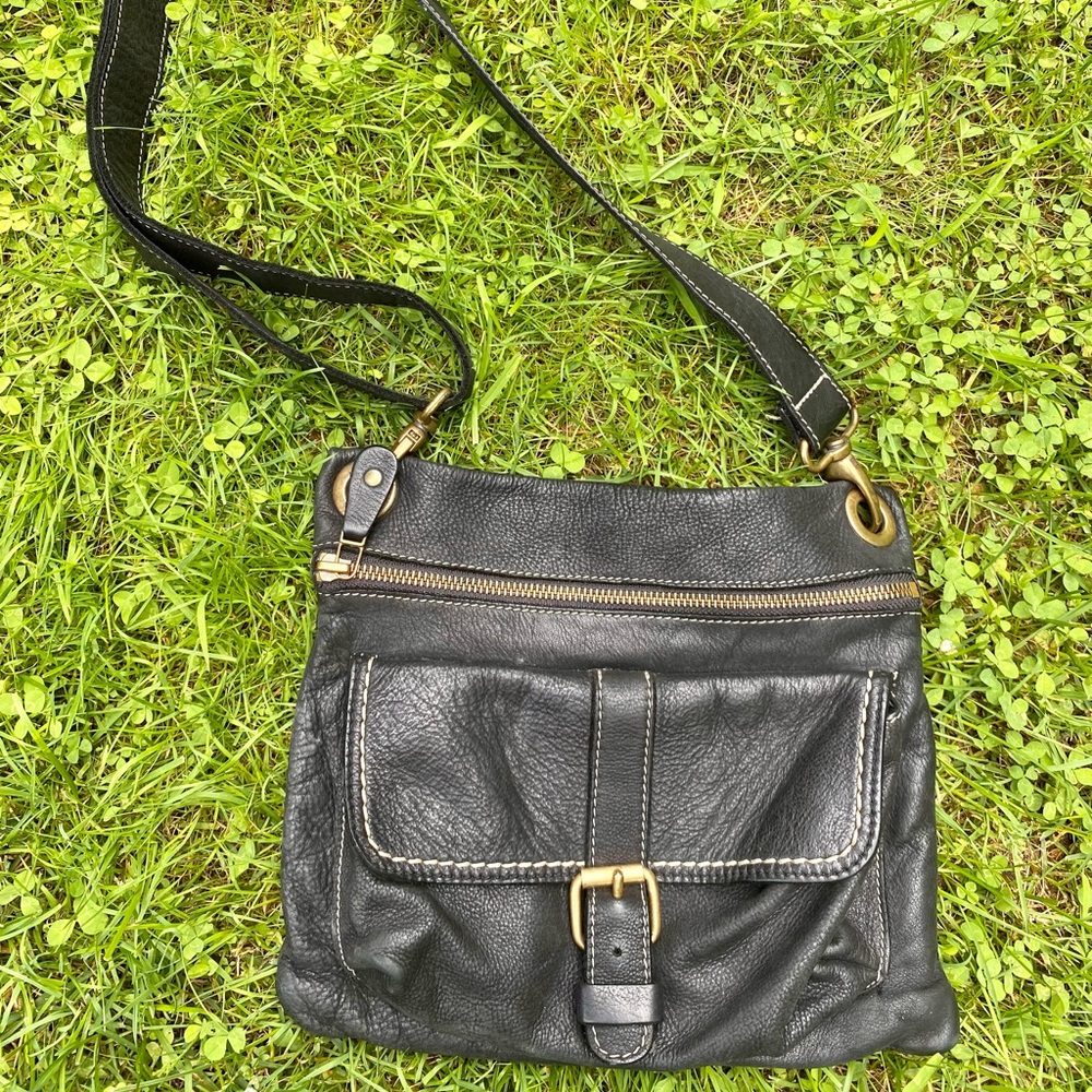 ROOTS crossbody tribe leather buckle front purse black - Picture 1 of 8
